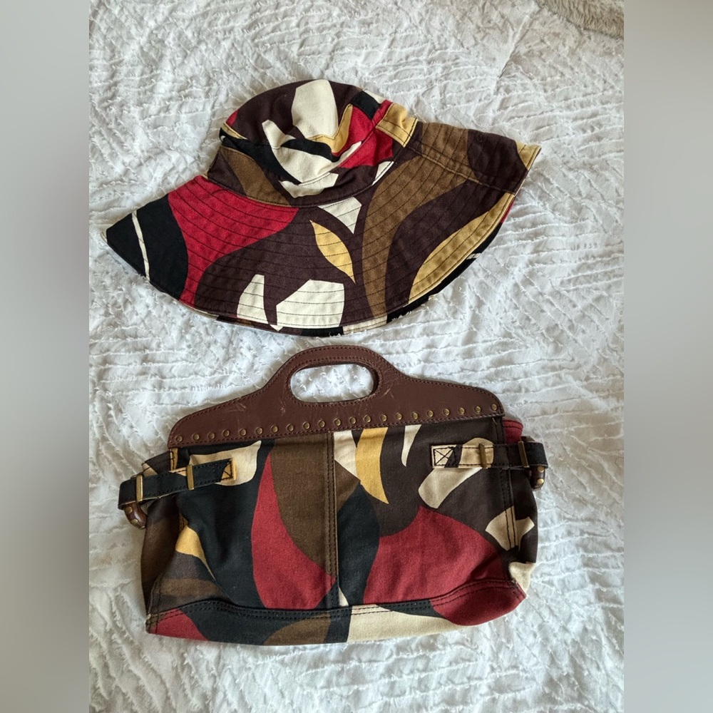 Vintage GAP Sun Hat & Matching Leather Clutch. Hardware in Wood & Brass Grommets